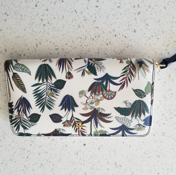 Tory Burch Handbags - Tory Burch Utopia Print Wallet Tory Burch Handbags - Tory Burch Utopia Print Wallet